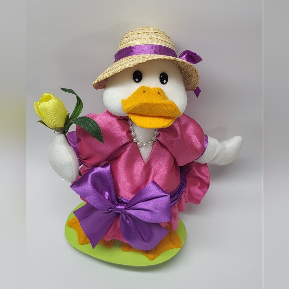 Vintage Trendmasters 1998 Easter Duck Decoration Tabletop Centerpiece Felt Doll